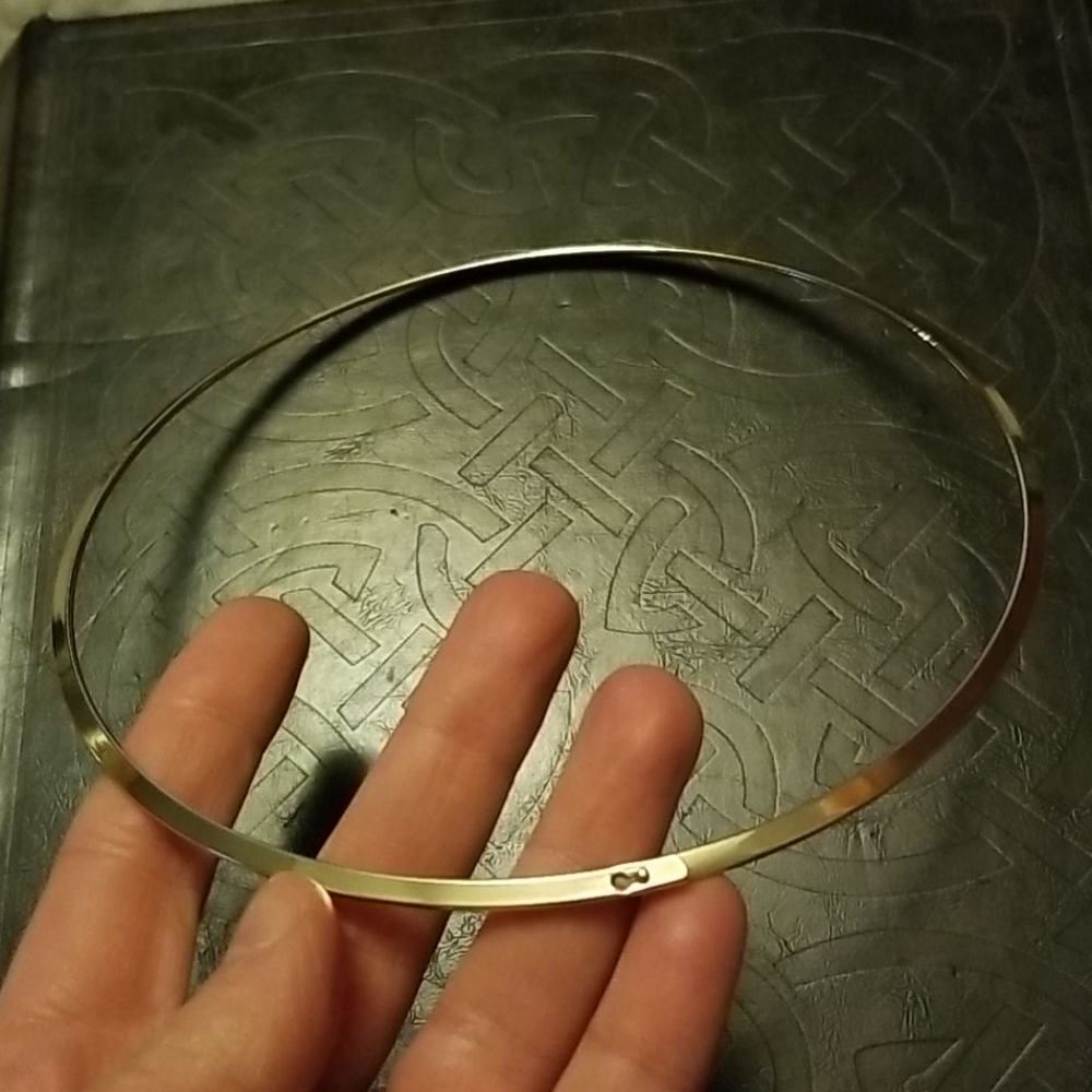 Gold colored collar